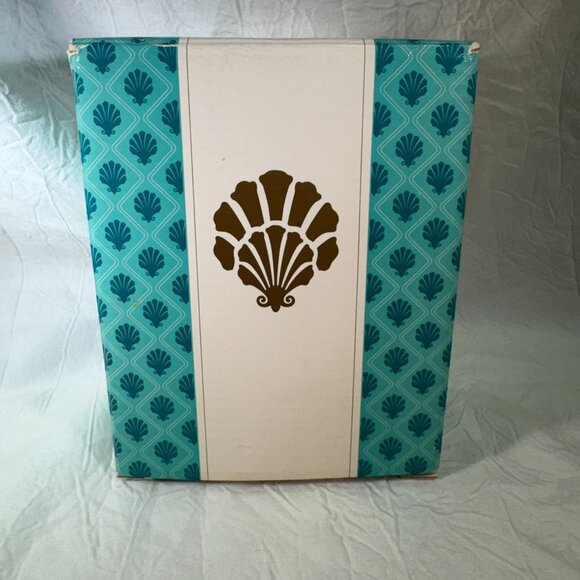 Avon Vintage Skin-So-Soft Bath Oil 4.5 Fl Oz Special Edition Seashell Decanter - Picture 2 of 5